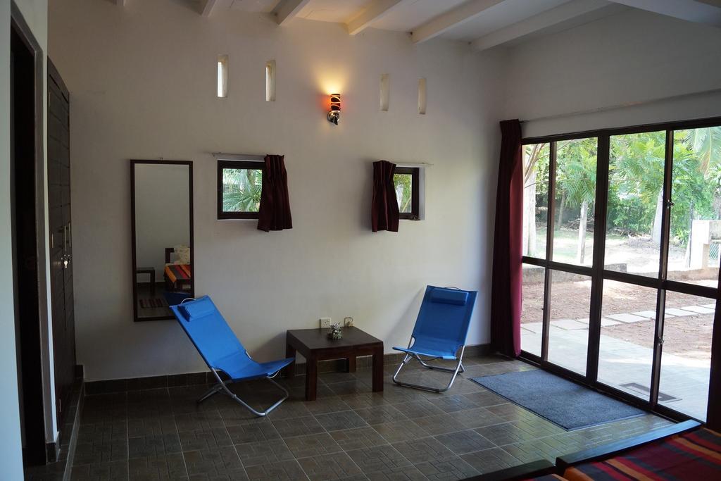 Sri Beach Bungalows And Villa Marawila Eksteriør bilde